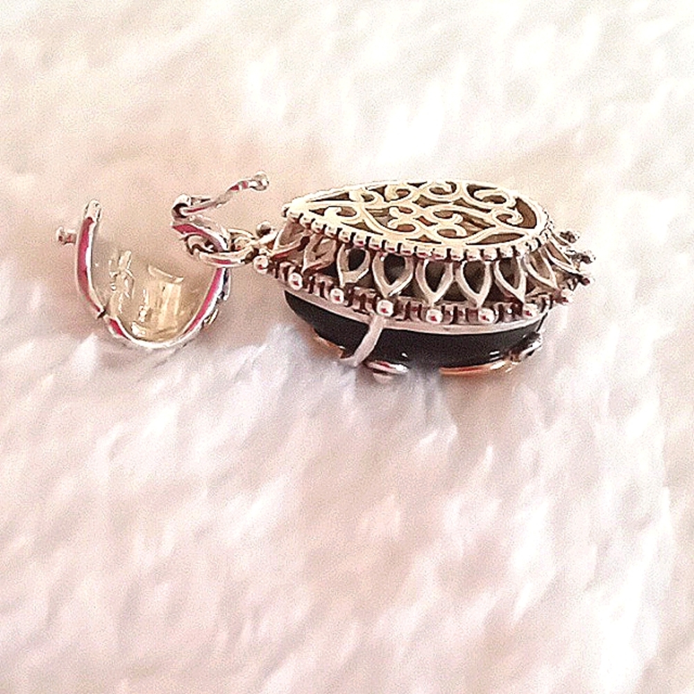 BARBARA BIXBY BLACK ONYX, STERLING SILVER AND 18K GOLD ENHANCER - Picture 7 of 9